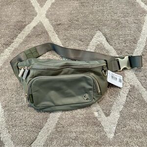 NWT Lululemon Everywhere Belt Bag Extra Large 4L in Bay Leaf / Gold